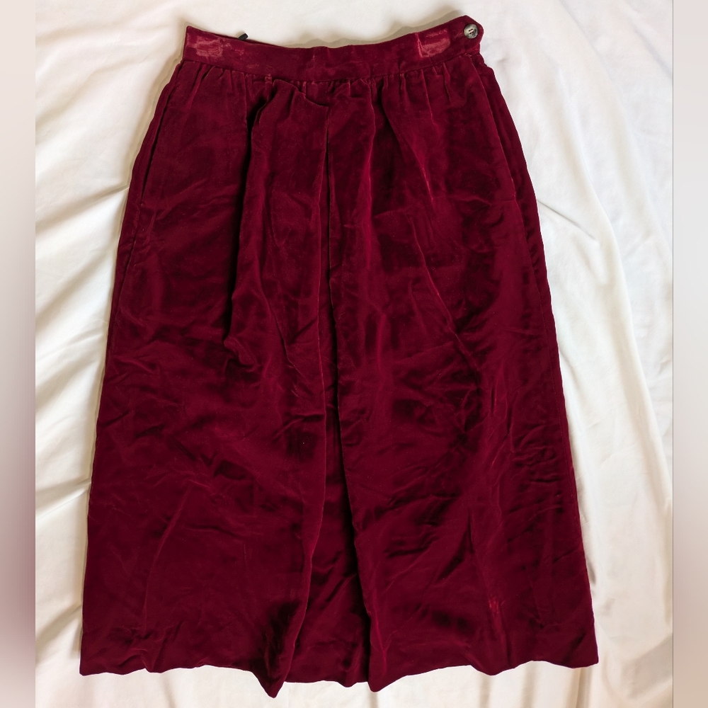 Chic Velvet Midi Skirt in Rich Burgundy